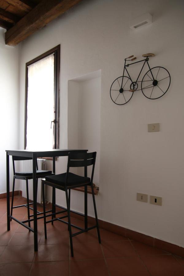 Ferienwohnung Le Vie Del Centro Ferrara Exterior foto